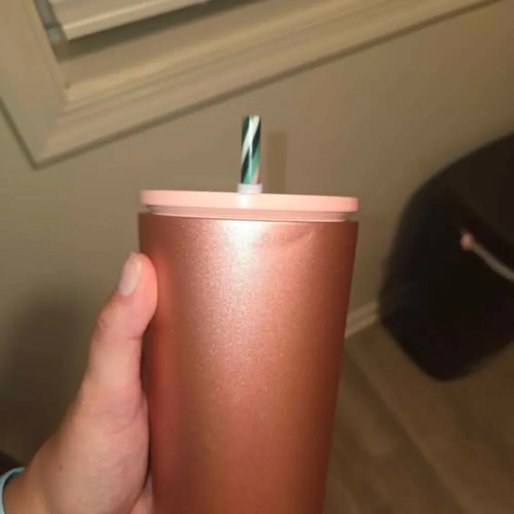 Unbranded shiny starbucks