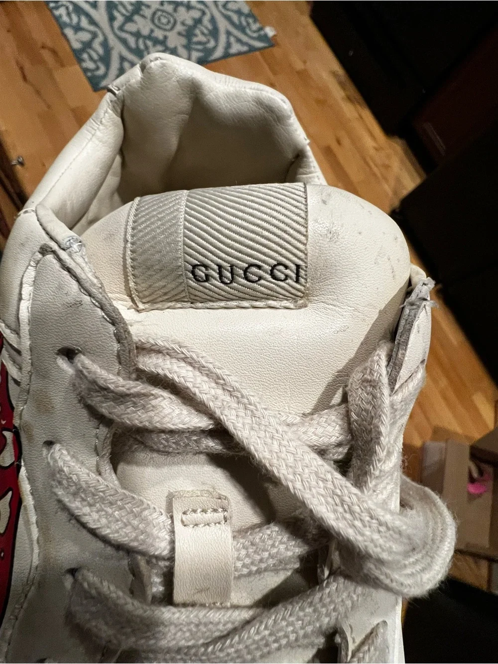 Gucci statement red black