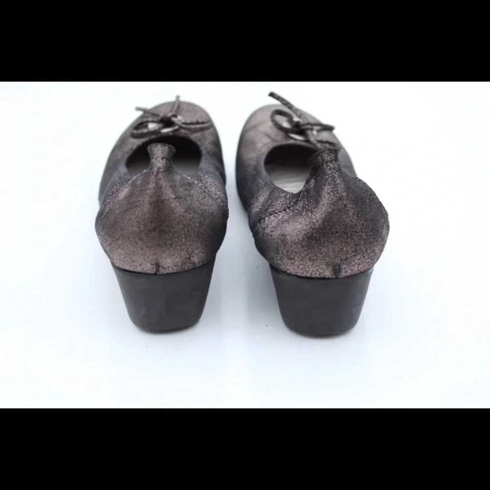 Sabrinas low wedges