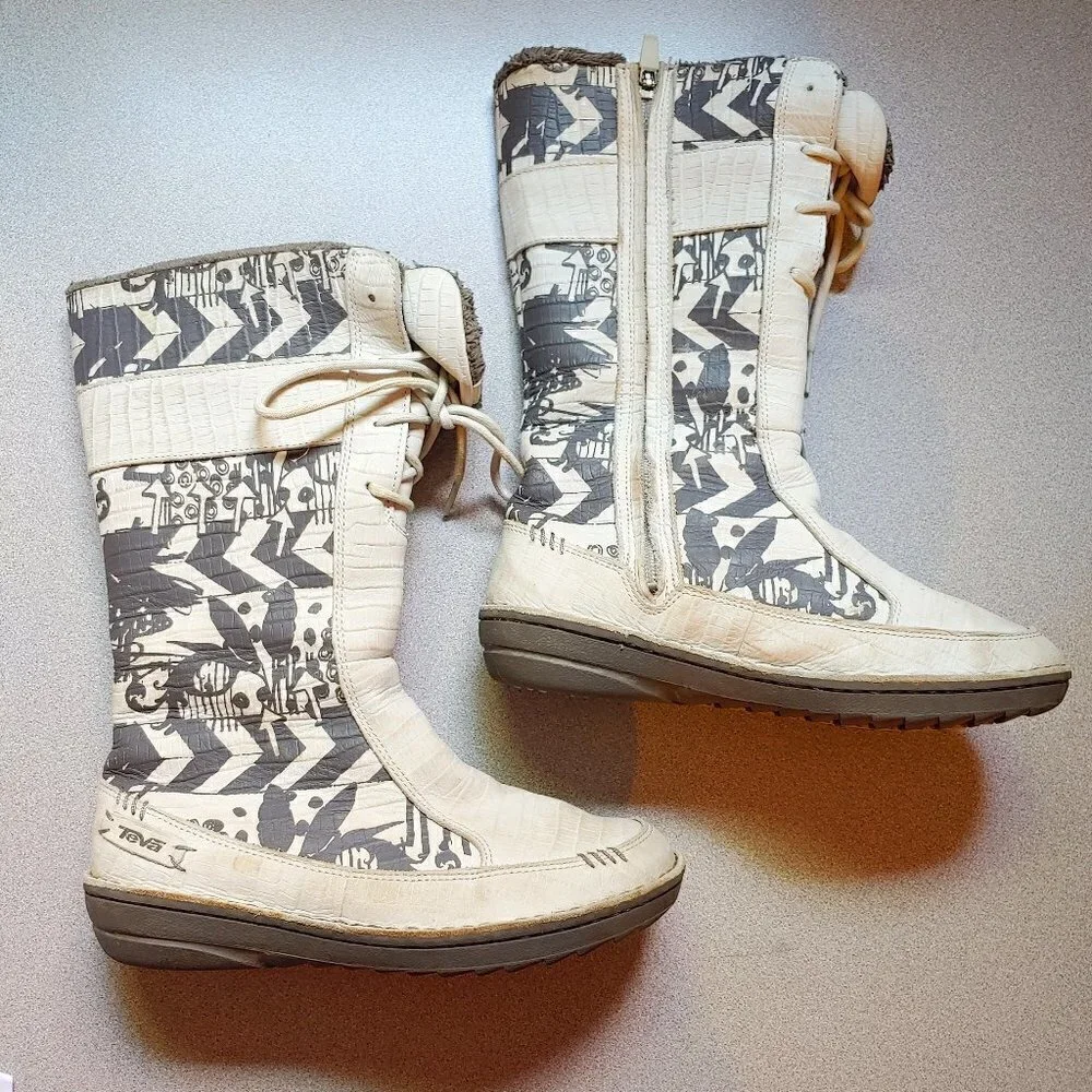 Teva lace up