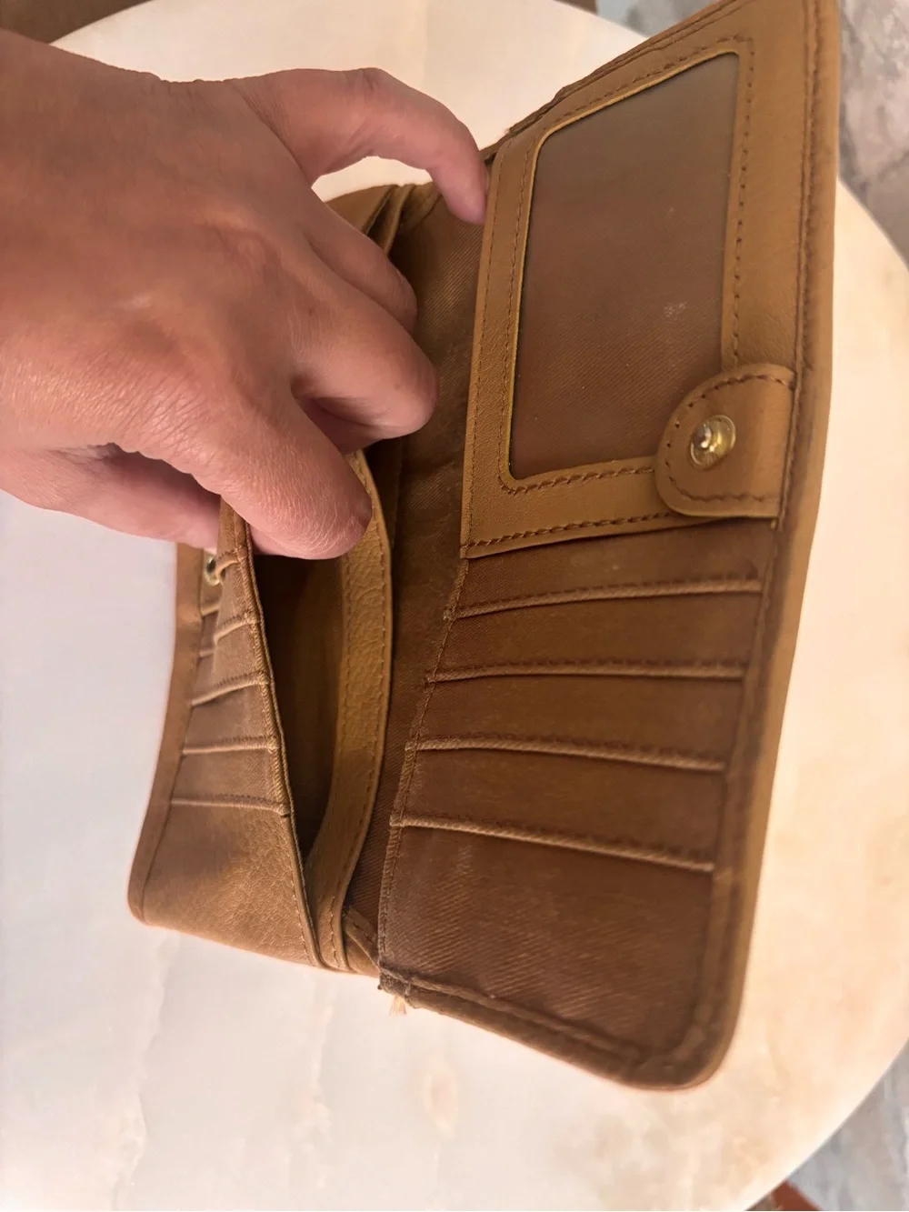 Fossil compact leather