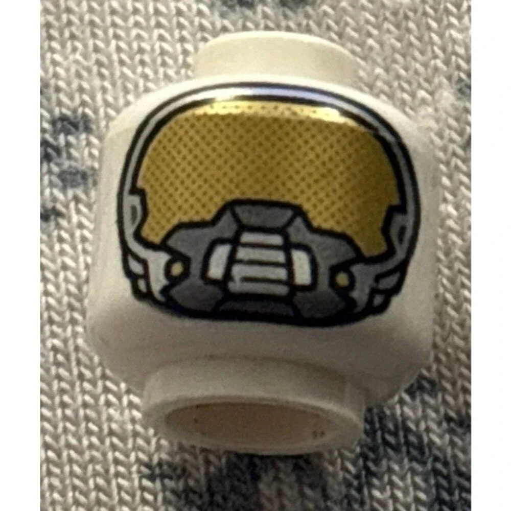 LEGO - Minifig, Head Space Mask w/ Gold Face Port Pattern (Space Batman) - White