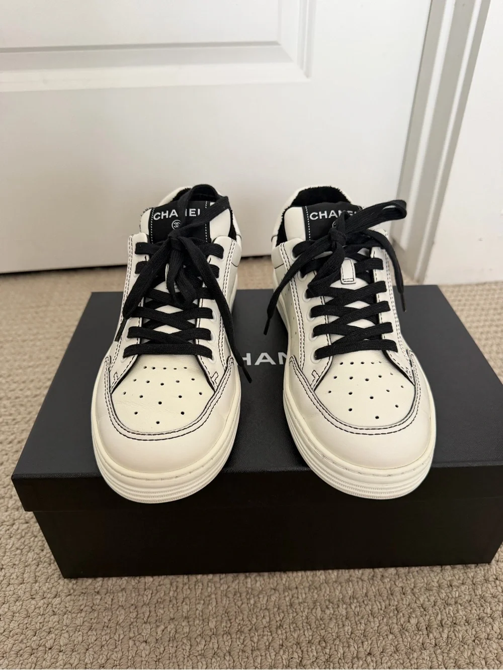 CHANEL classic low