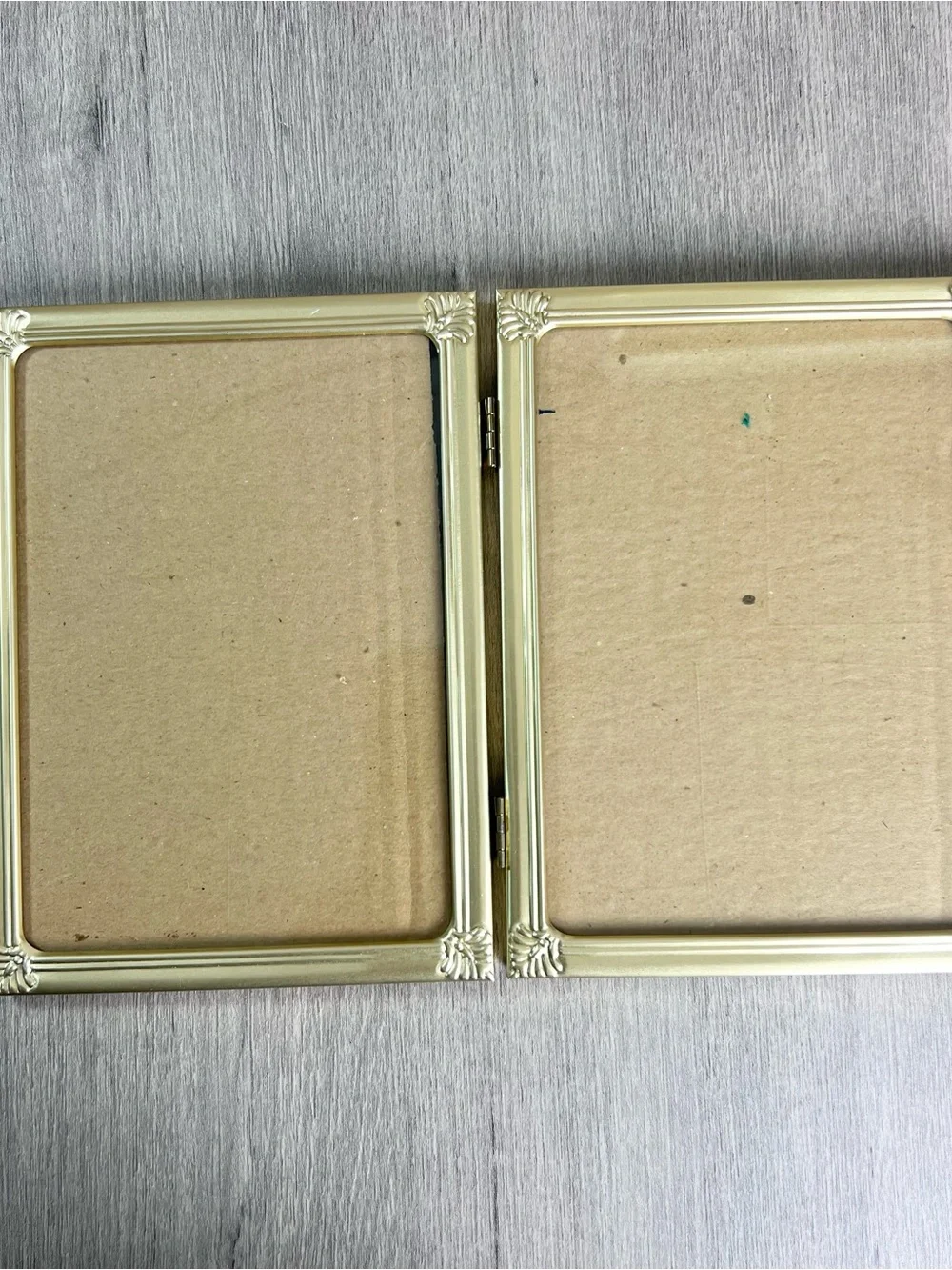 Vintage goldtone hinged
