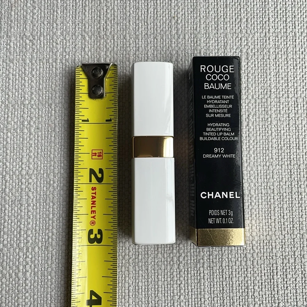 CHANEL contains colour are