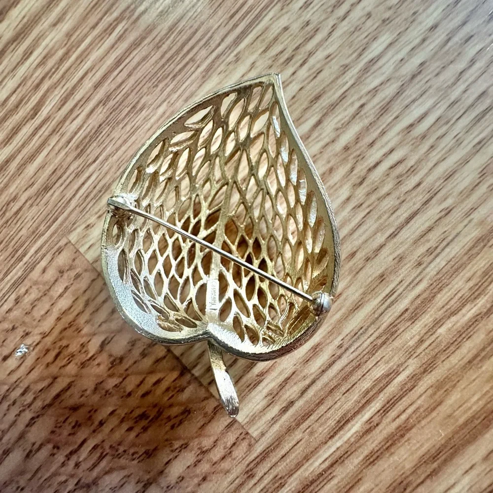 Vintage Signed Crown Trifari Gold Toned Leaf Brooch
