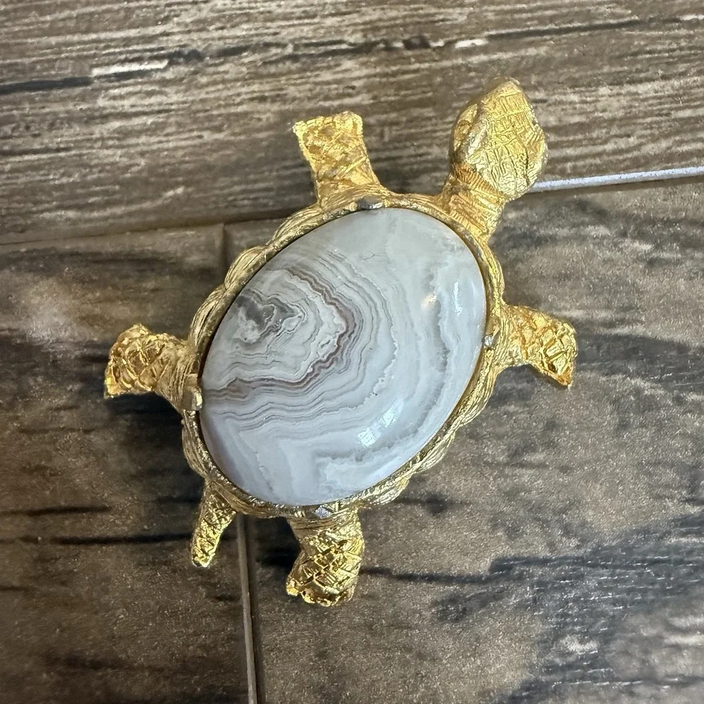 Vintage Gold Tone Turtle Brooch‎ Pin With Banded Agate Stone Shell