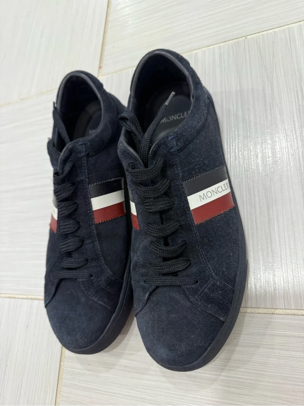Moncler suede low