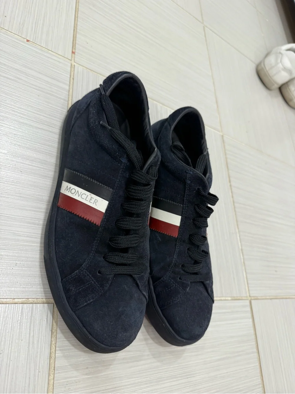 Moncler suede low