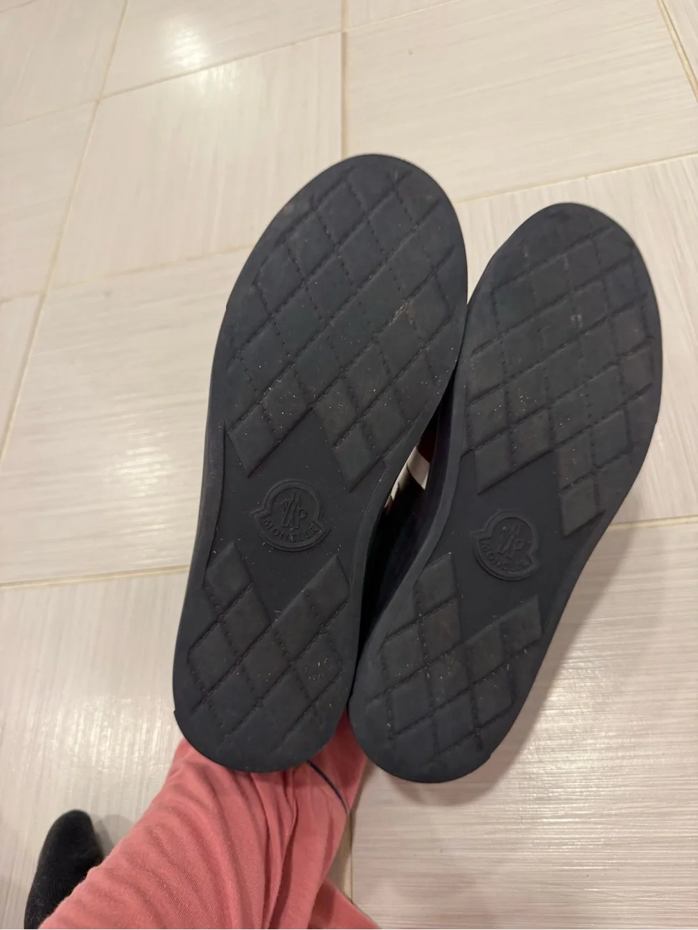 Moncler suede low