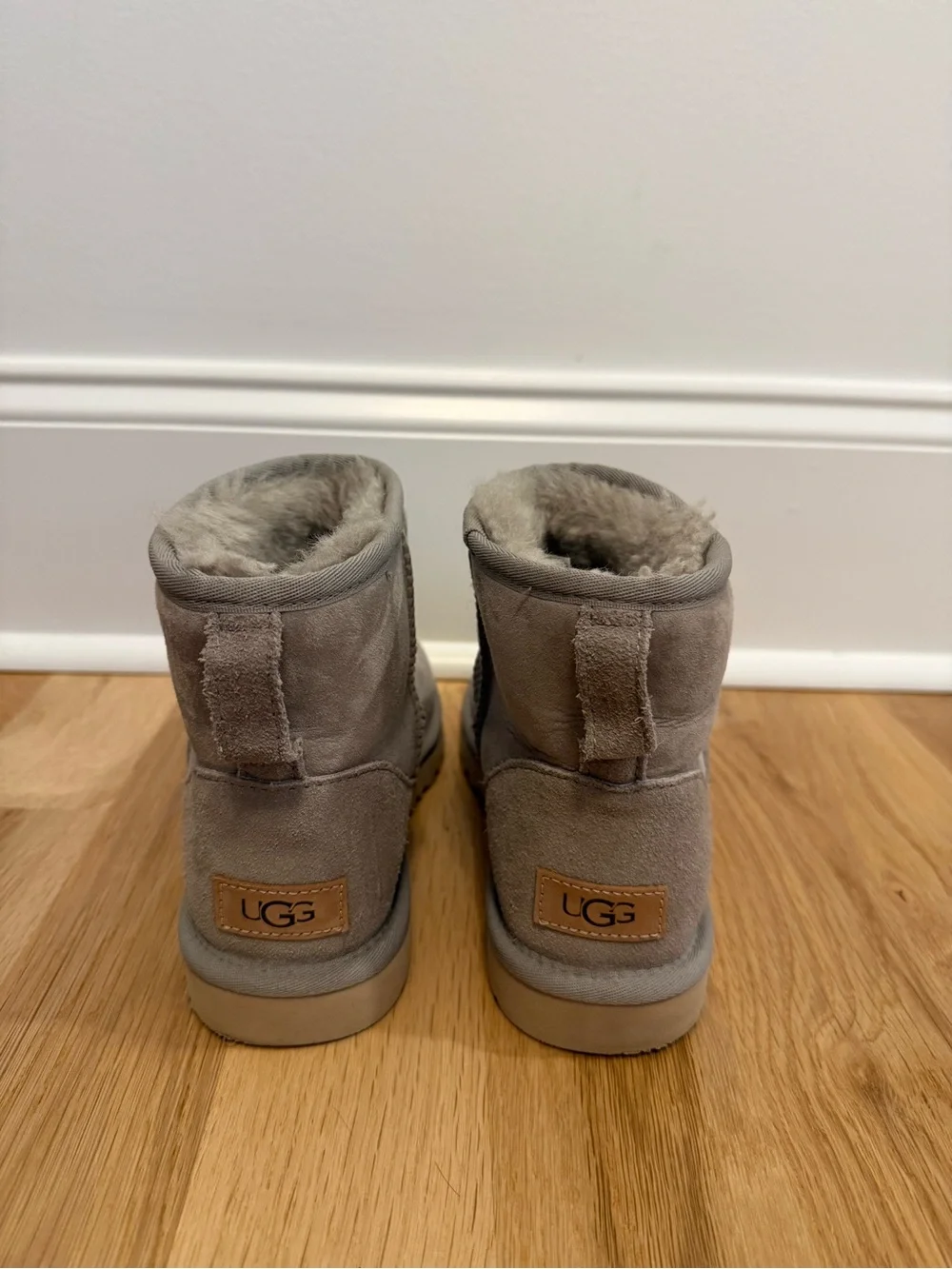 UGG Classic Mini II Gray Sheepskin Boots Women’s Size 8