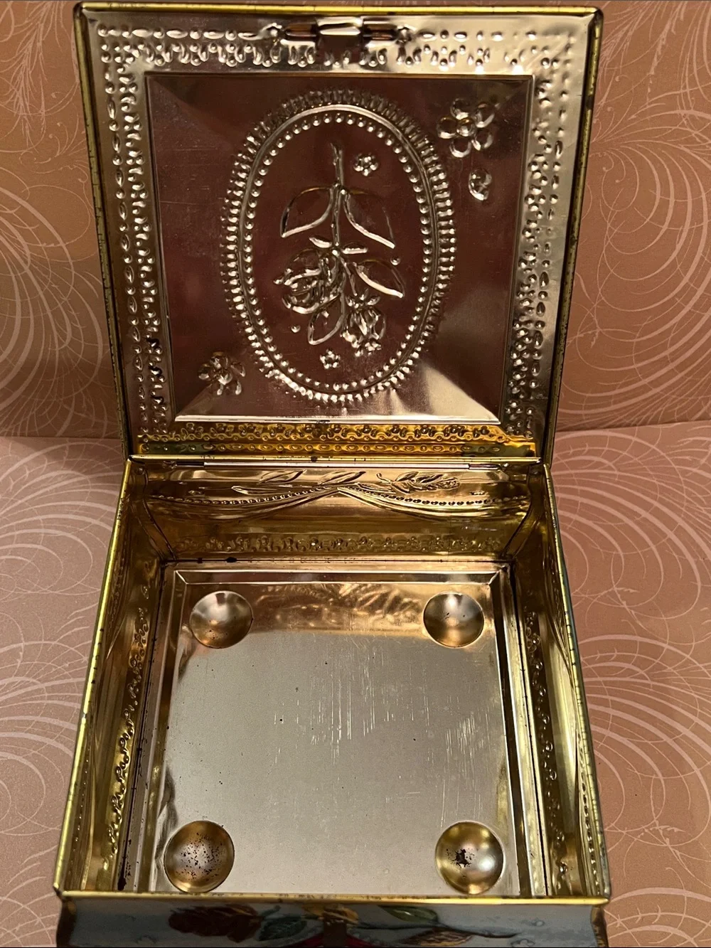 Vintage Rose Tin Trinket Box with Latch