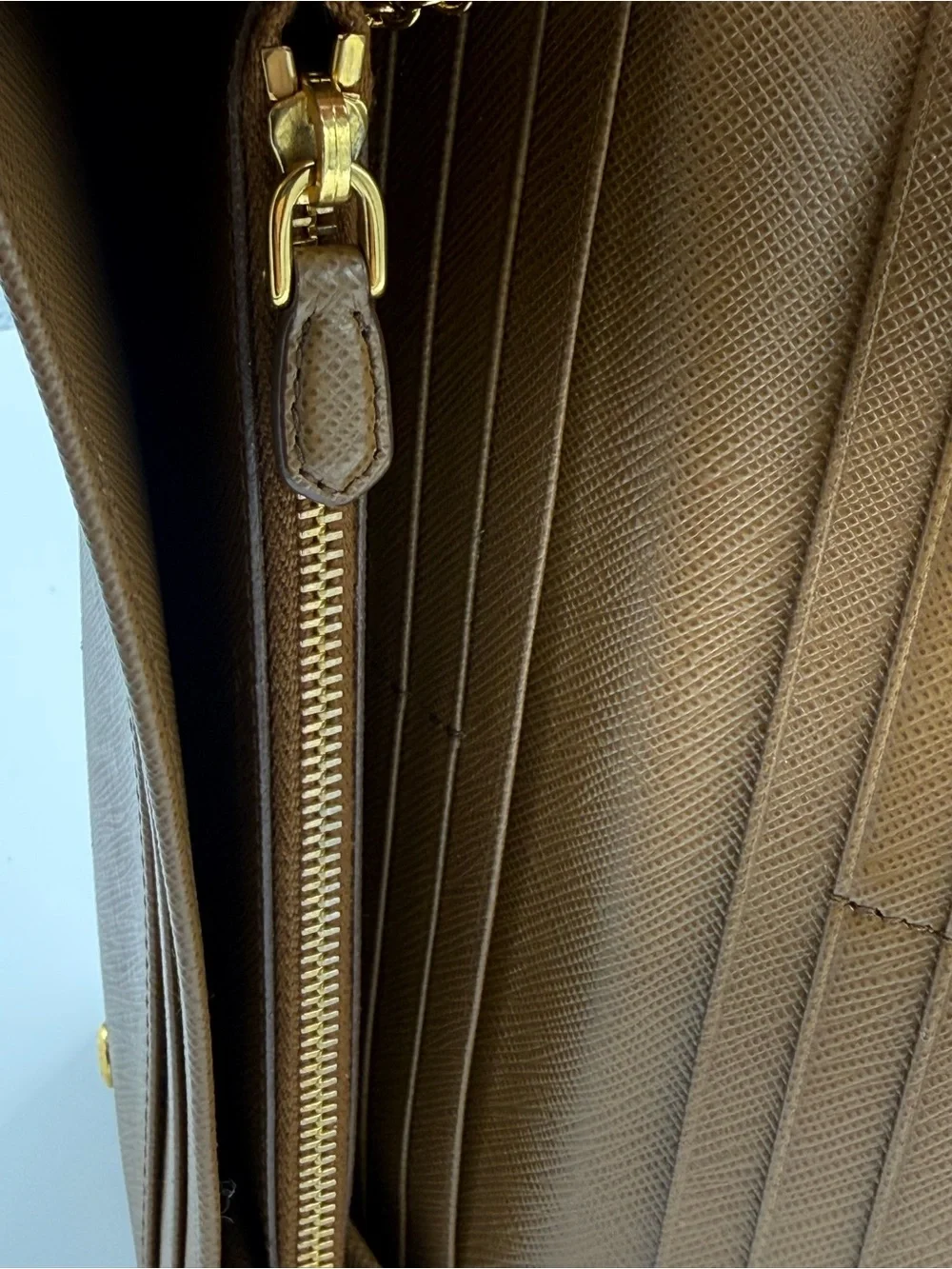 Prada pre loved