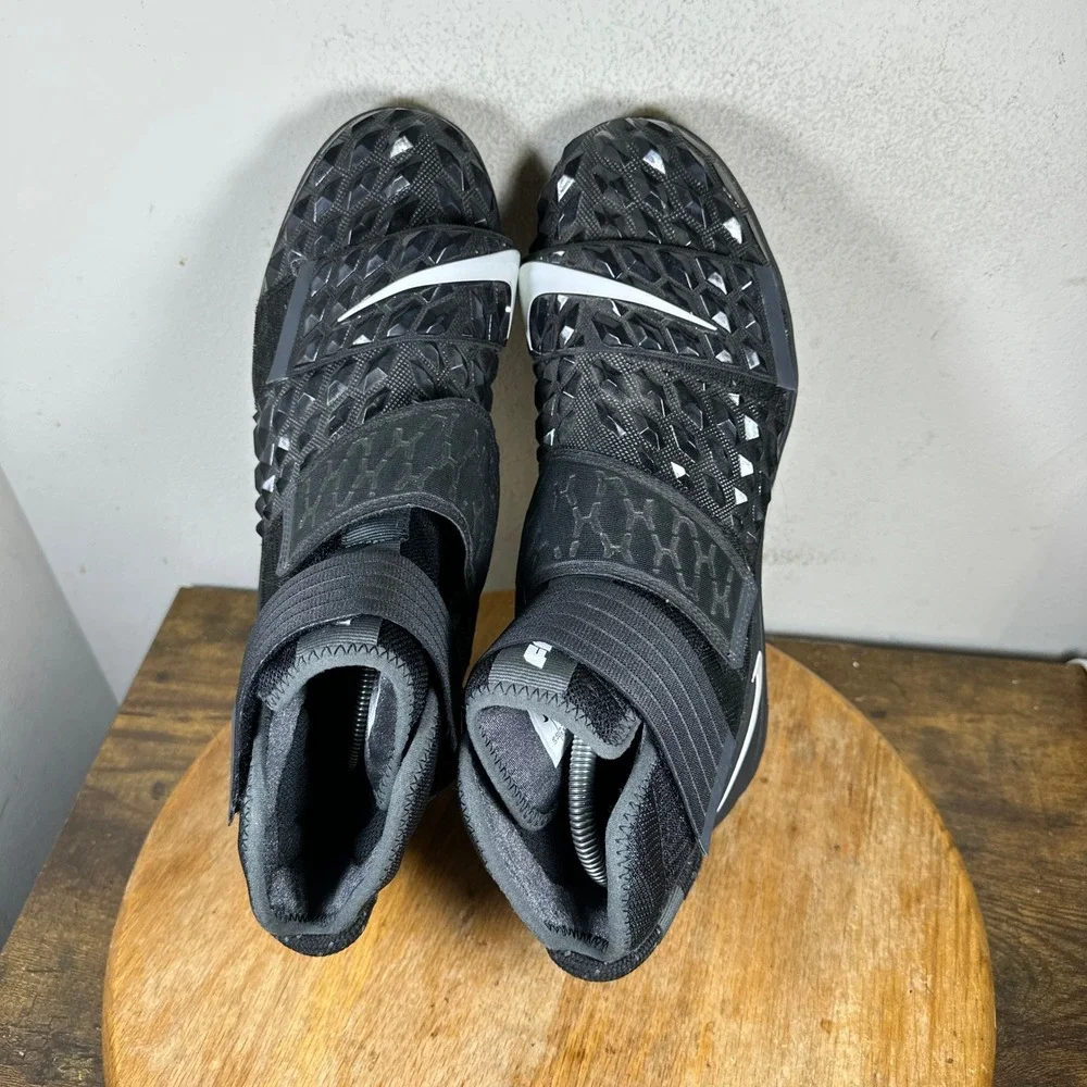 Nike force savage