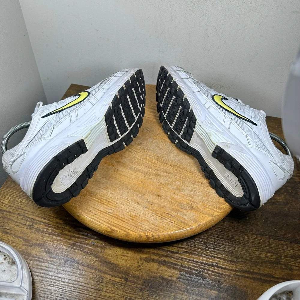 Nike model colorblock
