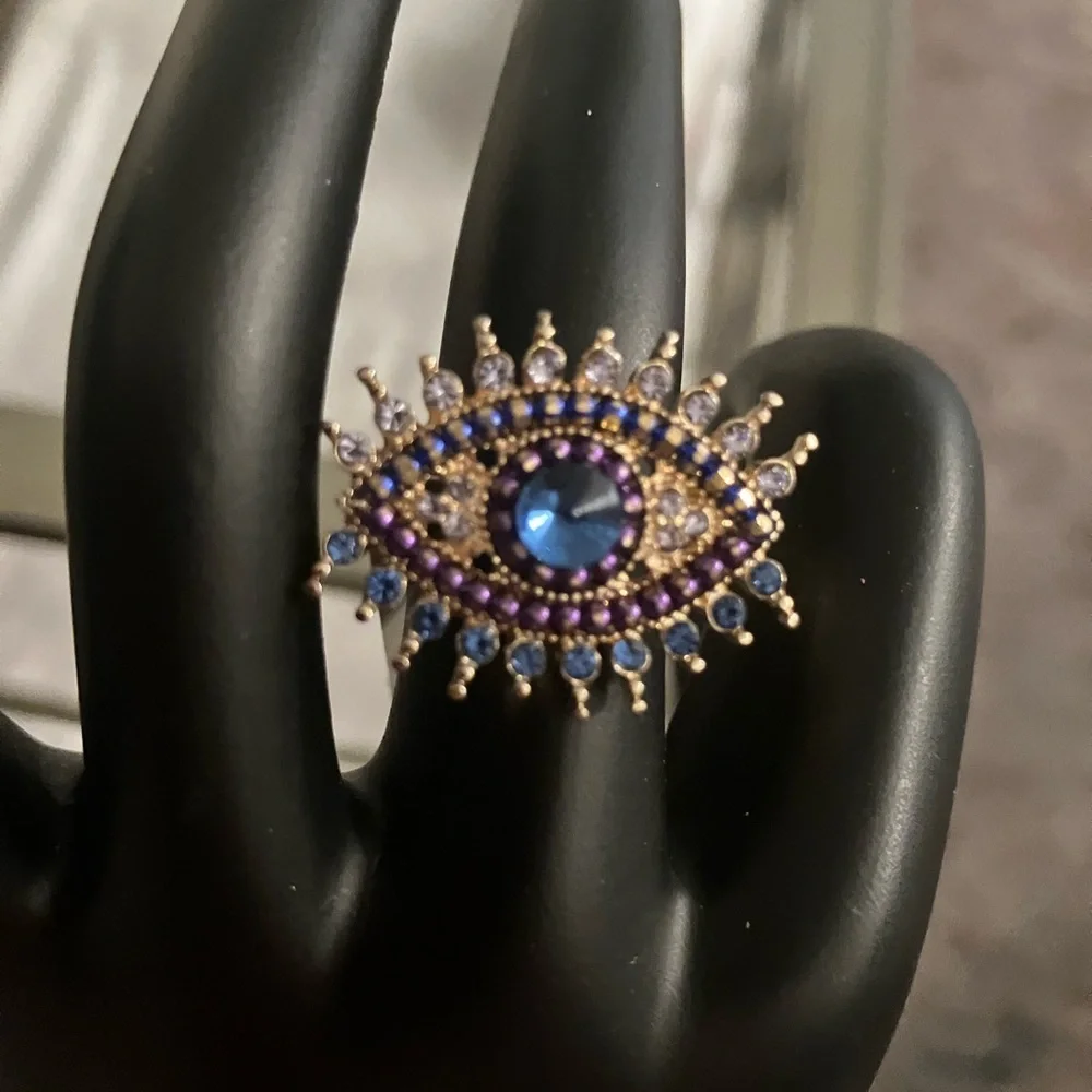 Lovisa discover elegance