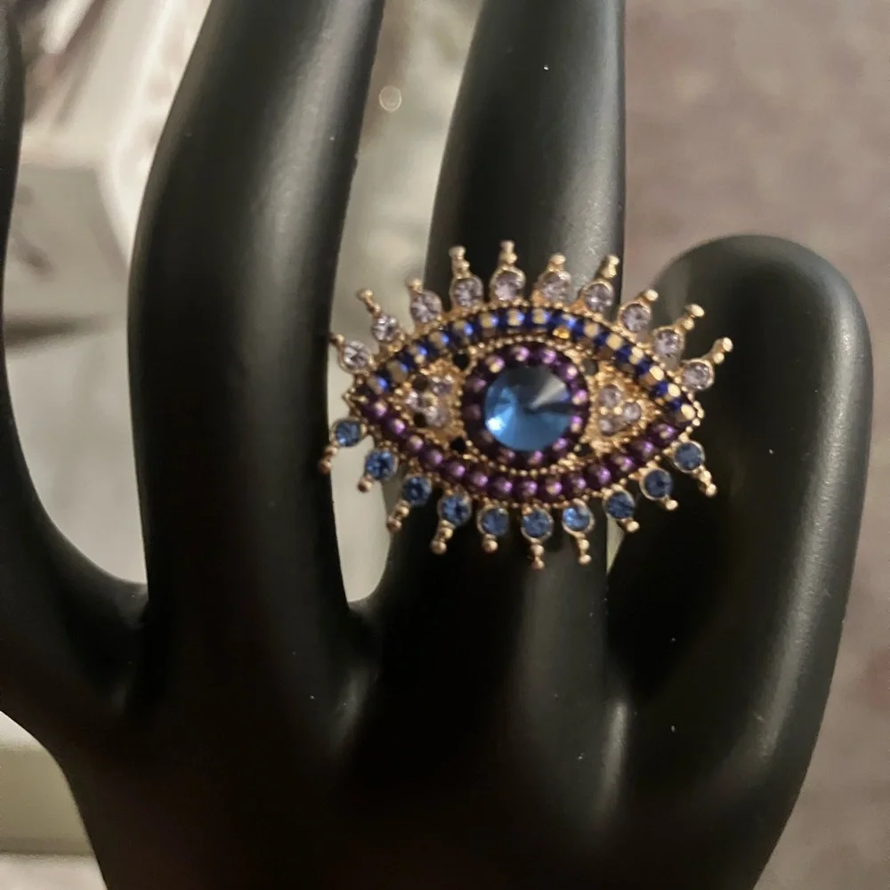 Lovisa discover elegance