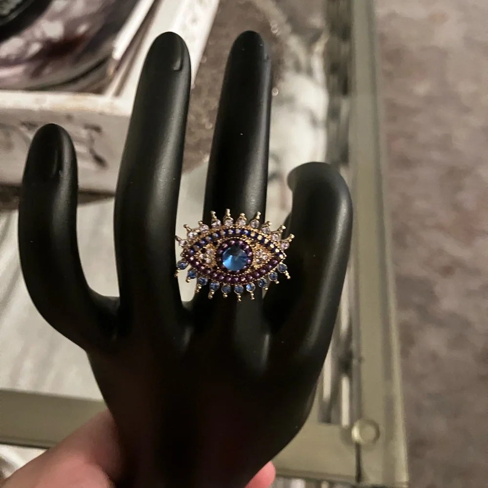 Lovisa discover elegance