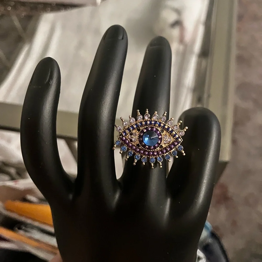 Lovisa discover elegance