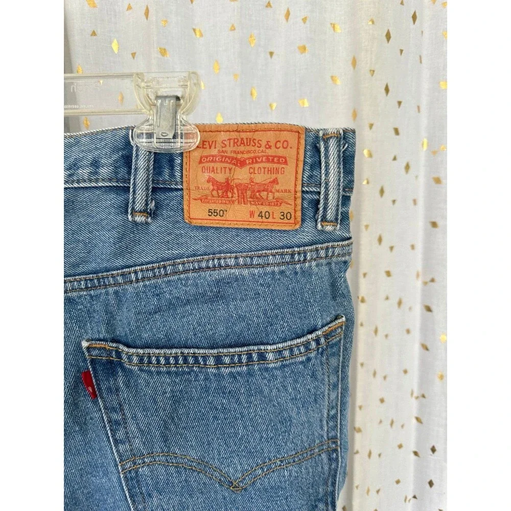 Levi's 550 Men's 100% Cotton Tapered Leg Relaxed Fit Medium Wash Denim Jeans W40