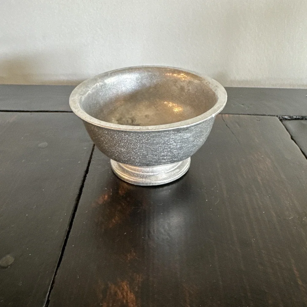 Vintage Wilton Small Serving Cup Pedastal 3 3/4 Inches Diameter 2 1/4 In Tall‎