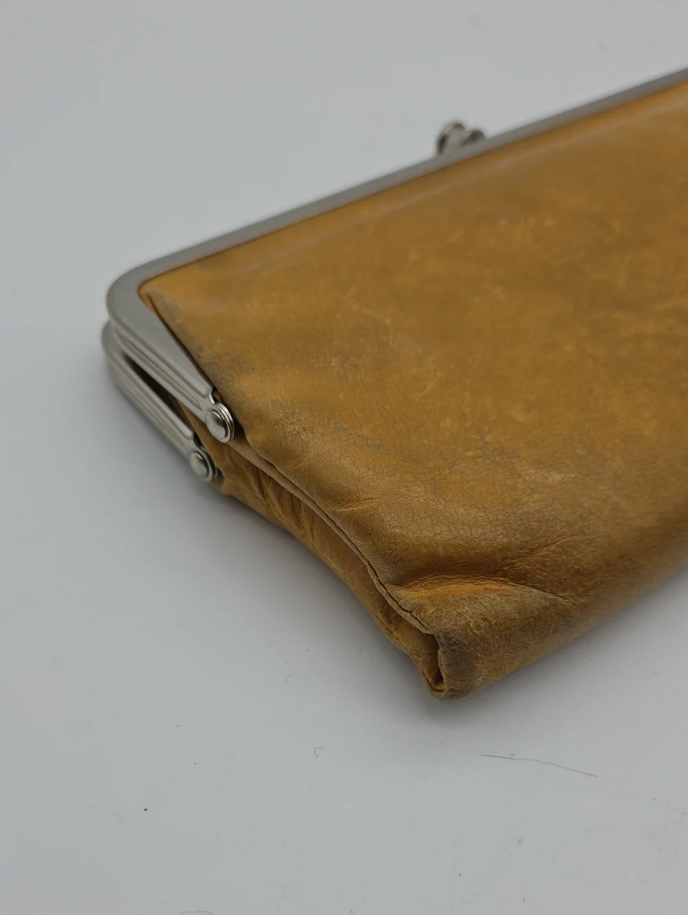 HOBO lauren clutch