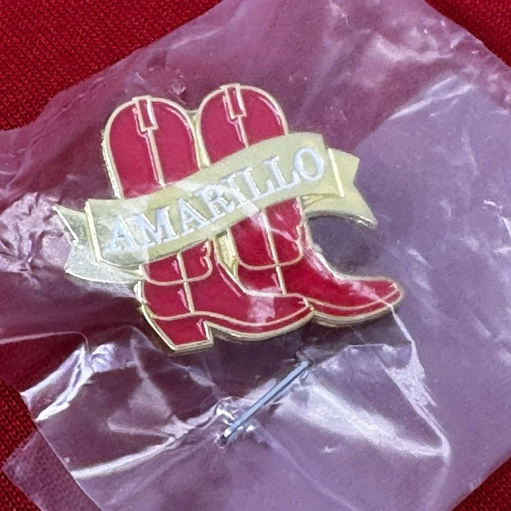 AMARILLO TEXAS RED COWBOY BOOTS Gold Tone Lapel Hat‎ Pin Brooch New In Package