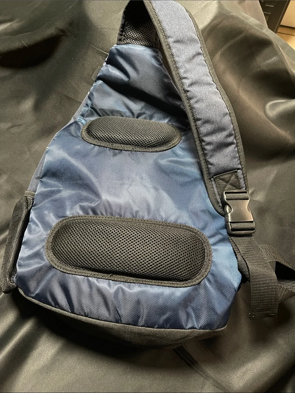 Gloveit sling backpack