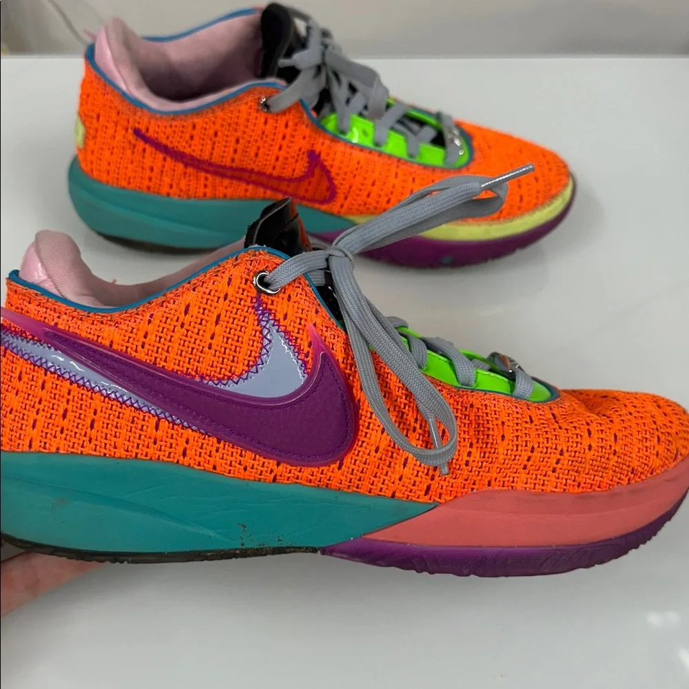 Nike Lebron mens shows questions