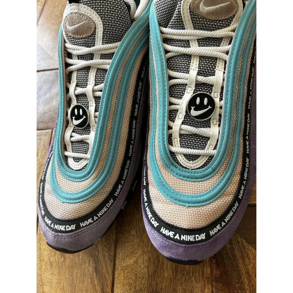 Nike product pair