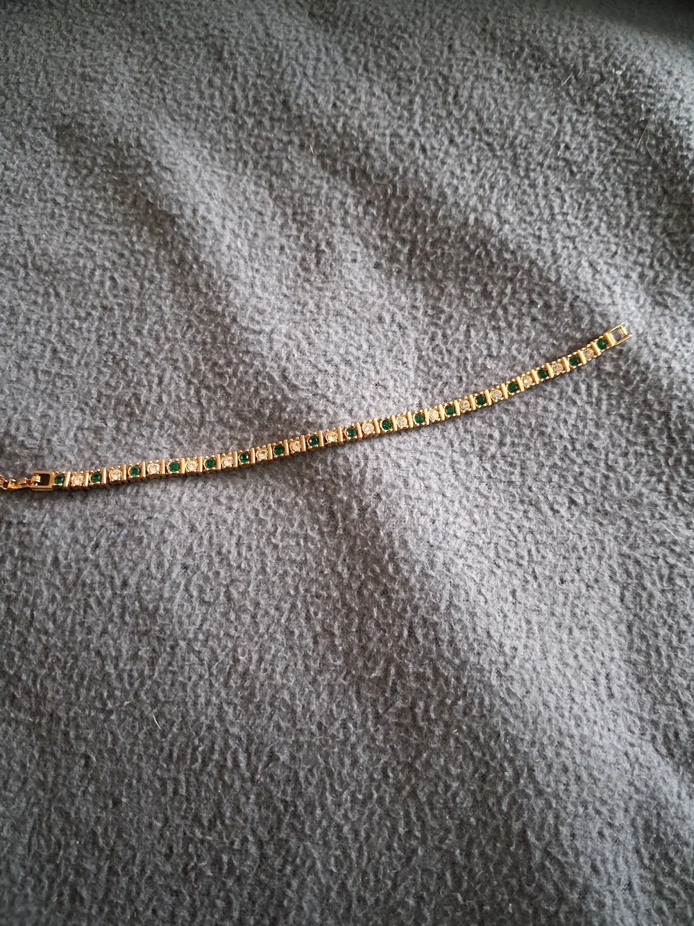 N/A elegant gold