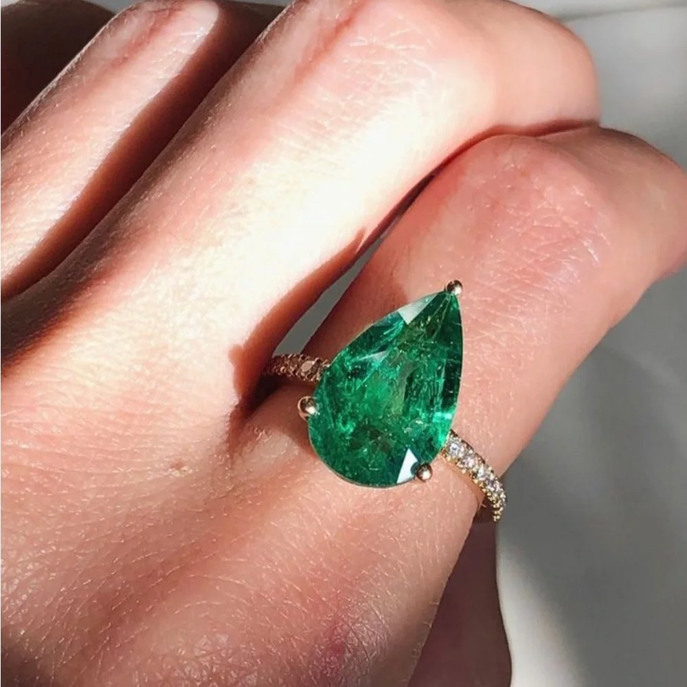 NEXTEARRINGS sparkling teardrop