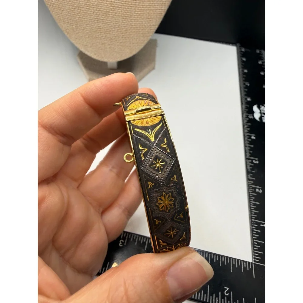 Unbranded floral circumference craftsmanship