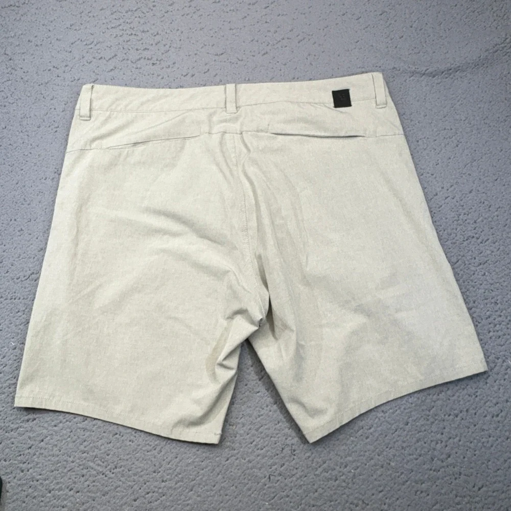 Vuori aim shorts