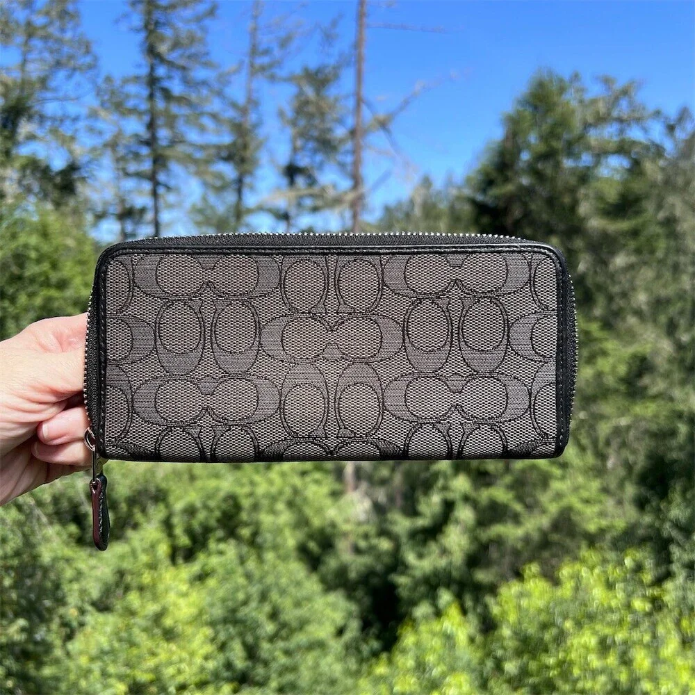 Coach wallet color