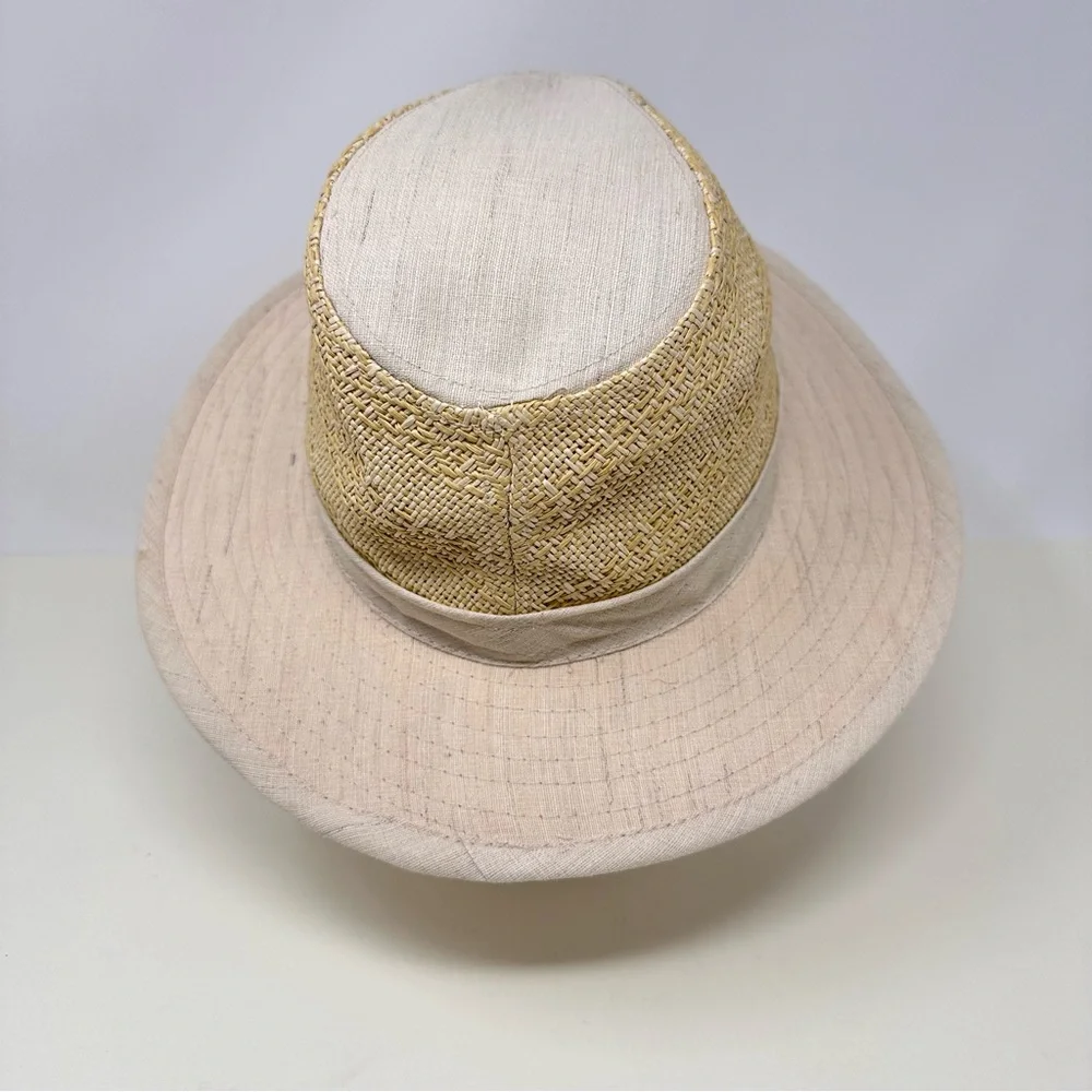 Henschel breathable woven