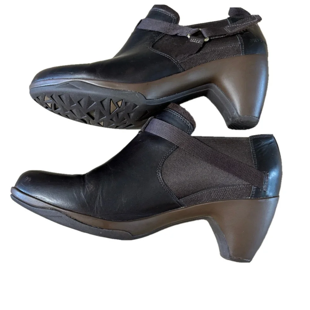 Merrell Expresso Leather Booties with Chunky Heel size 7