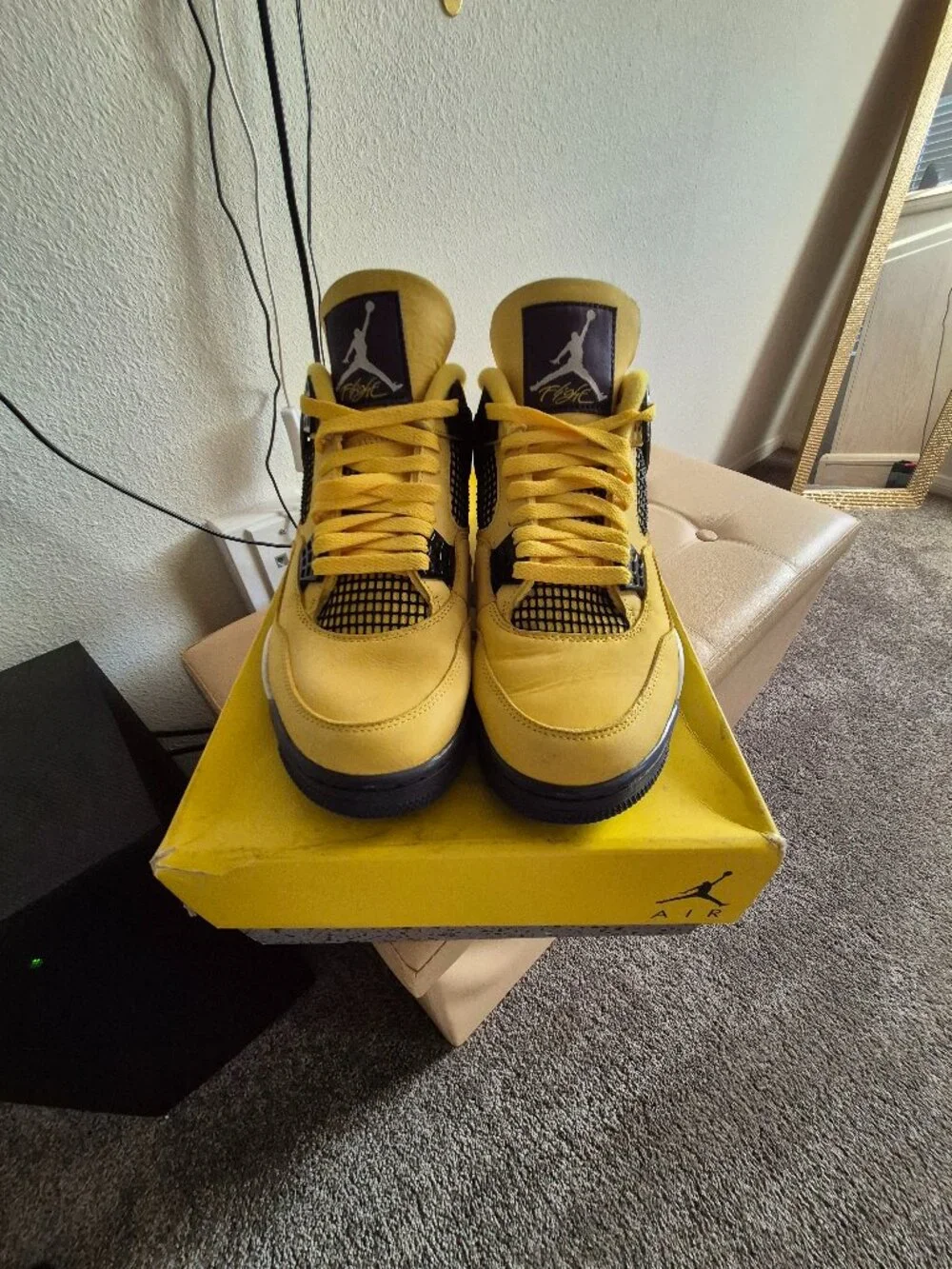 JORDAN 4 LIGHTNING