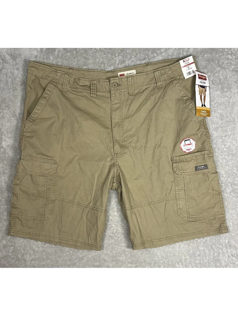 Wrangler Flex Relaxed Fit Cargo Shorts Mens 46 NWT Five Star Heritage
