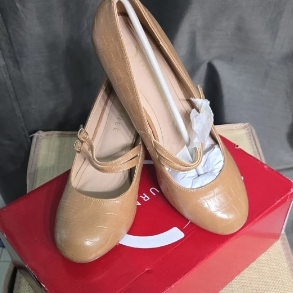 Journee Collection stylish tan