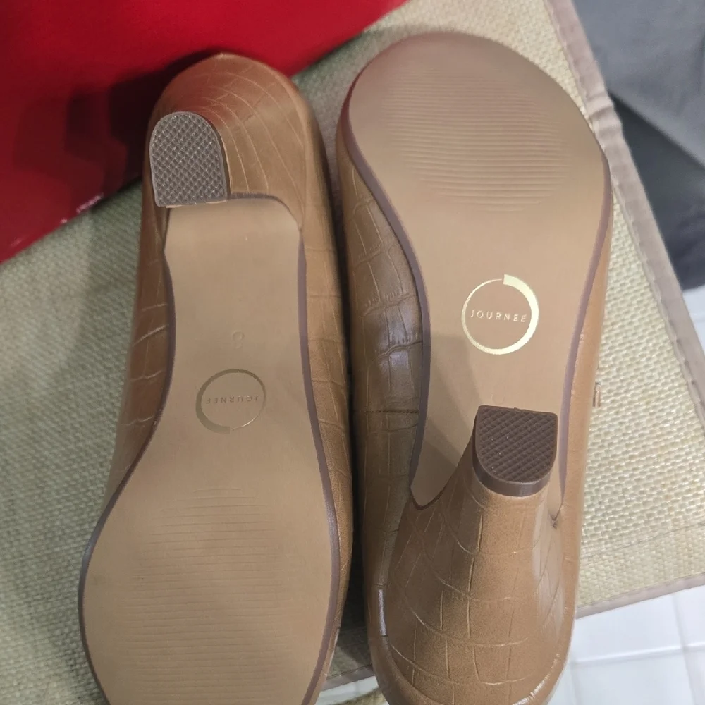 Journee Collection stylish tan