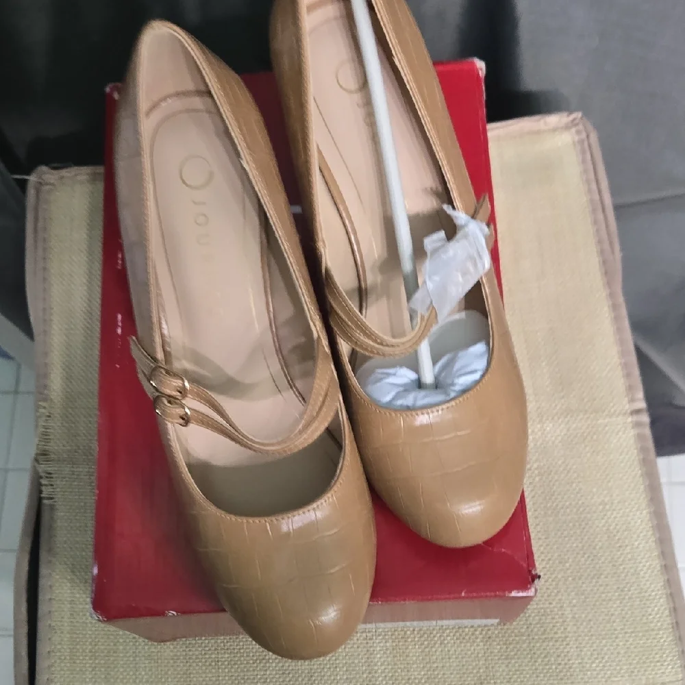 Journee Collection stylish tan