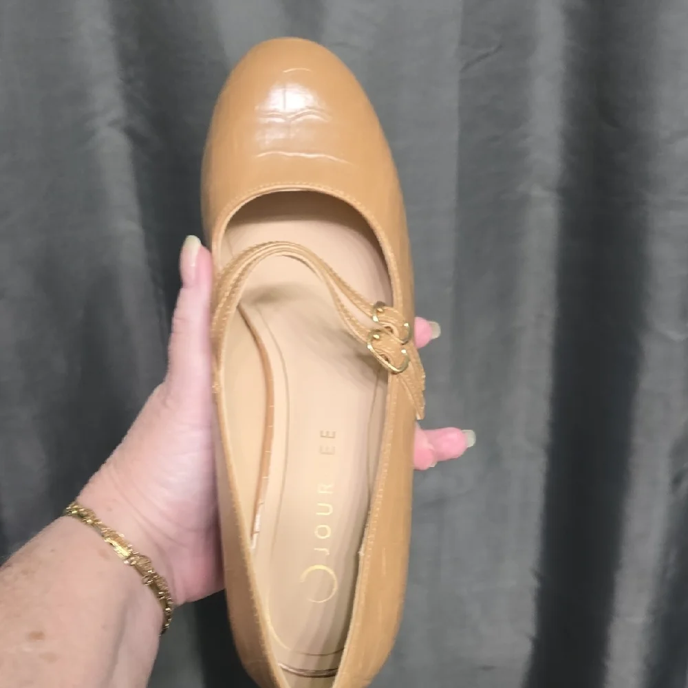 Journee Collection stylish tan