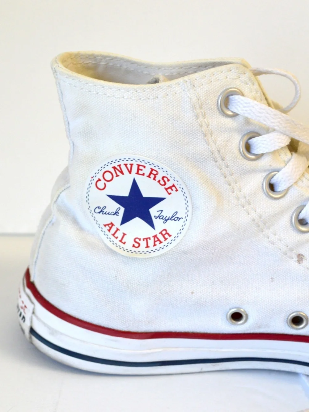 Converse preowned woman