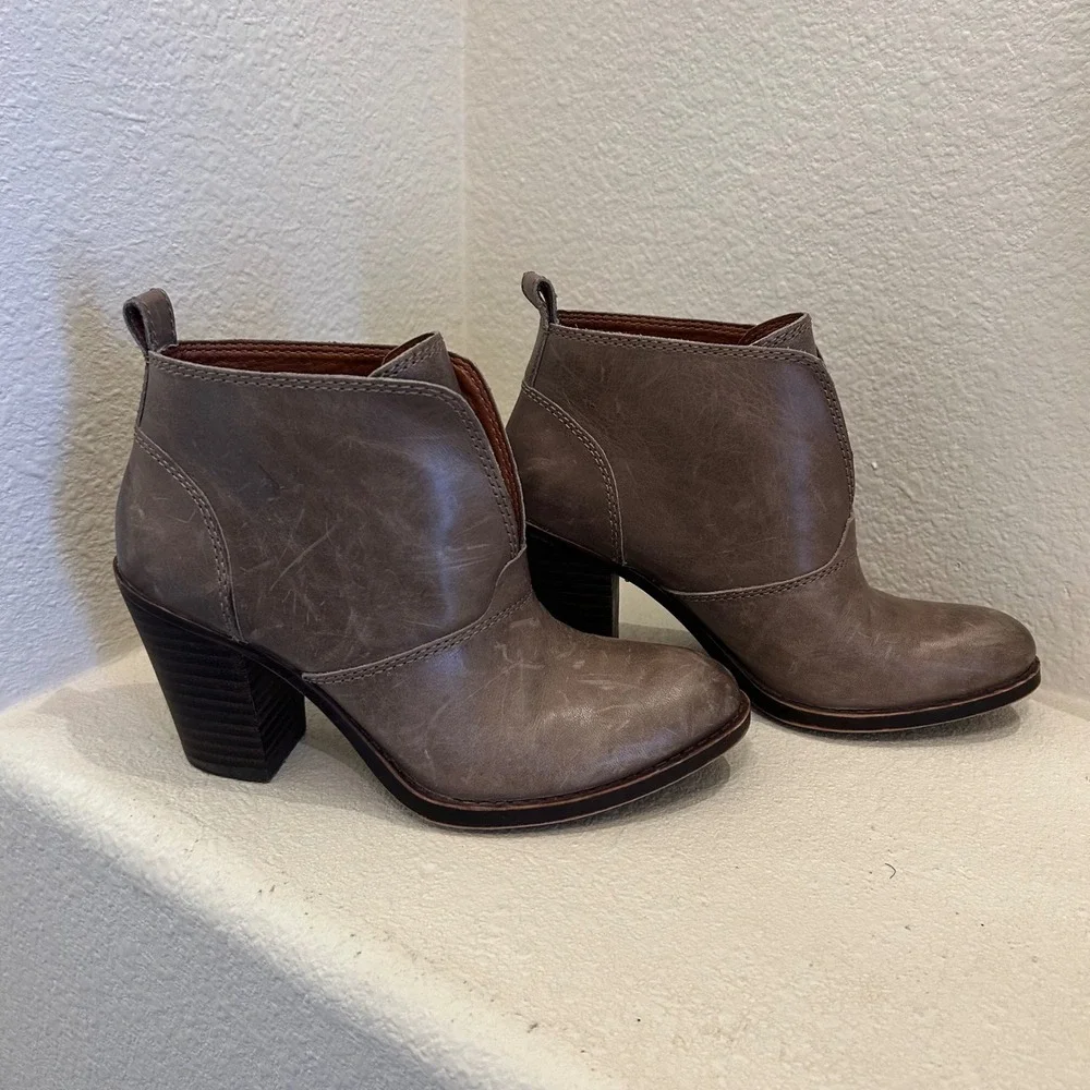 Lucky‎ Brand Womens Grey Leather V-Cut Ankle Booties Block Heel Size 5.5M