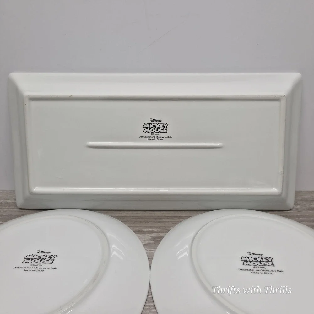 Disney's Mickey Mouse - Holiday Serving Platter With (4) Plates‎ - Mousetastic!!