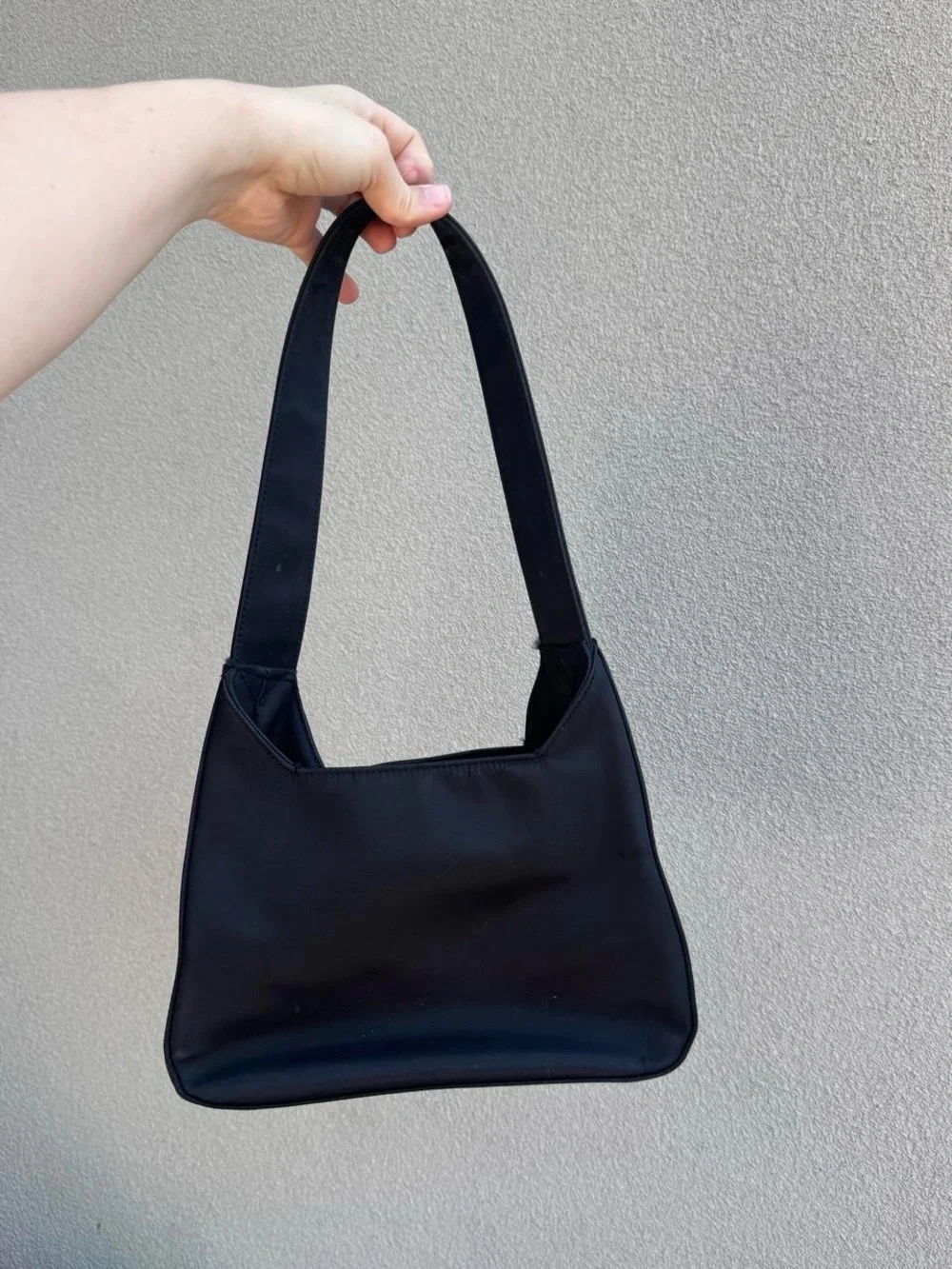 Guess compact black