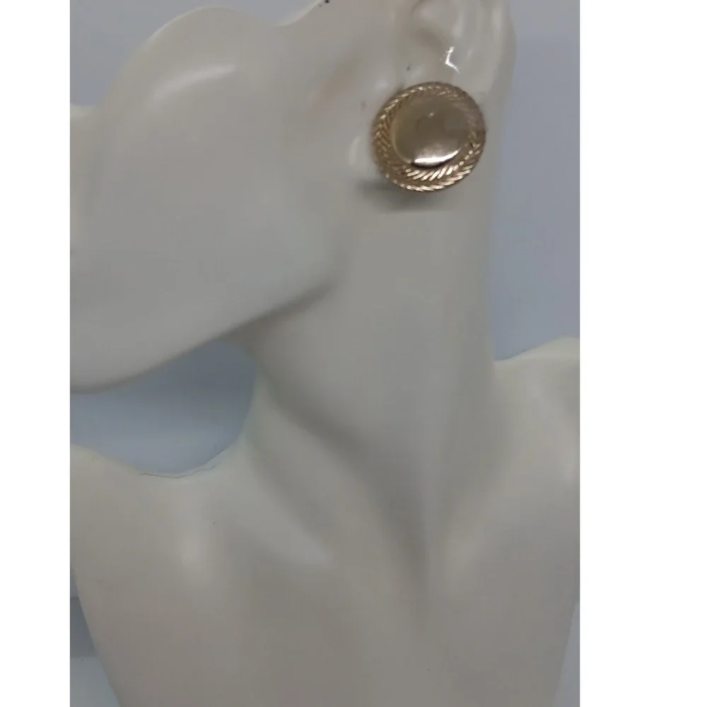 Monet vintage clip