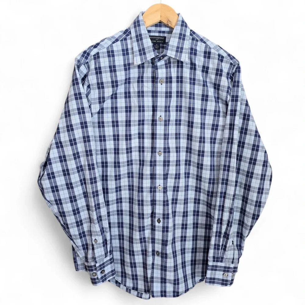 Banana Republic Dress Shirt Mens Medium 15-15.5 Button Blue Classic Non Iron‎