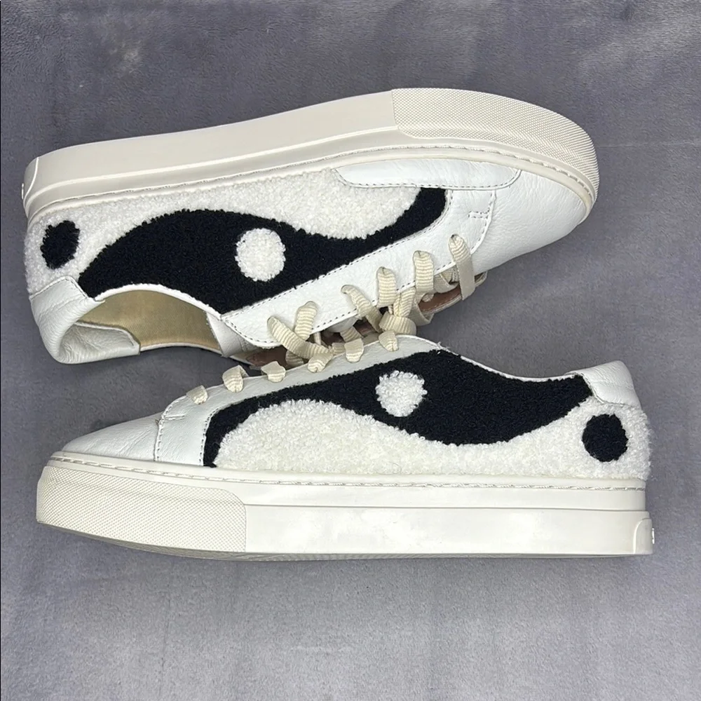 Soludos step out